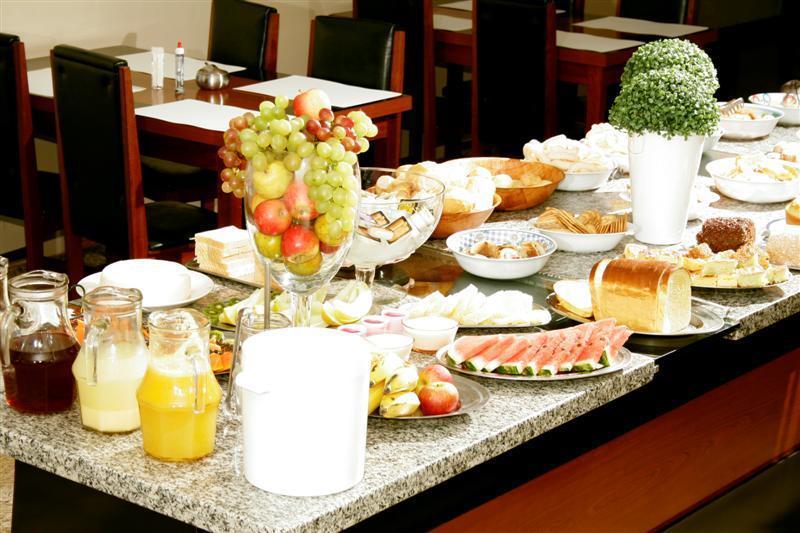 Rodes Palace Hotel Патросиниу Экстерьер фото